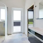 16 Person In Ansager-by Traum