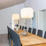 16 Person In Ansager-by Traum Ansager