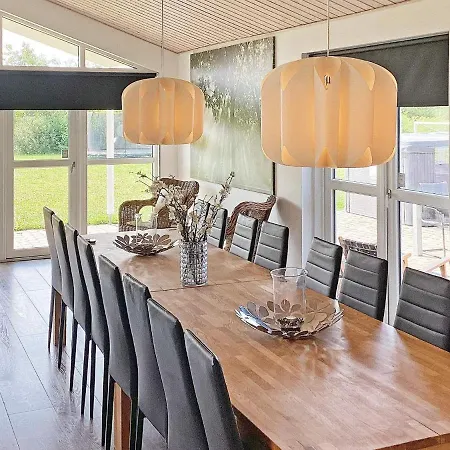 16 Person In Ansager-by Traum *