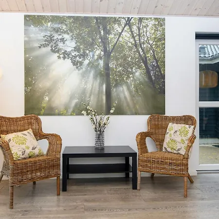 16 Person In Ansager-by Traum * Ansager