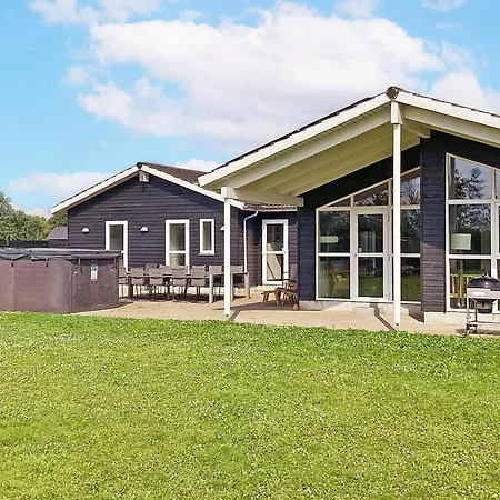 16 Person In Ansager-by Traum * Ansager