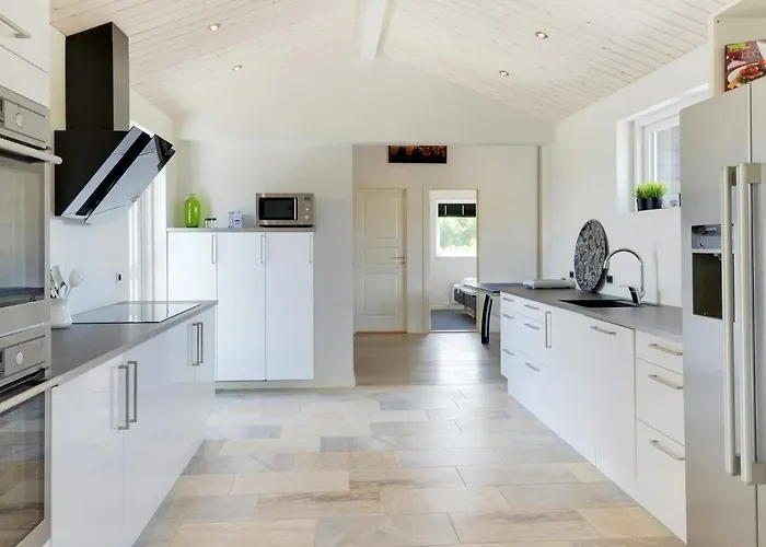 16 Person In Ansager-by Traum * Ansager