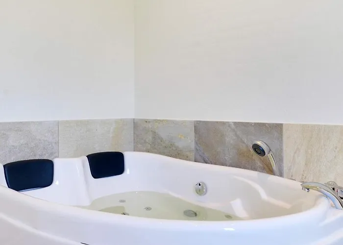 16 Person In Ansager-by Traum Ansager