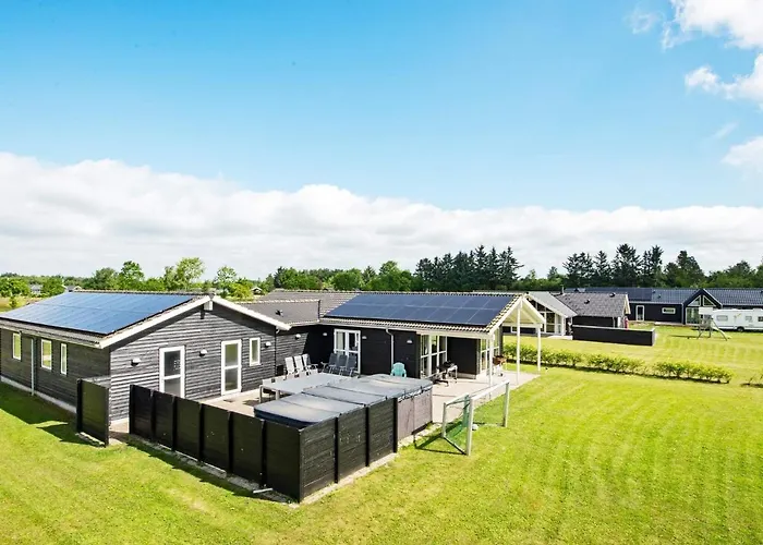 16 Person In Ansager-by Traum Nyaraló *