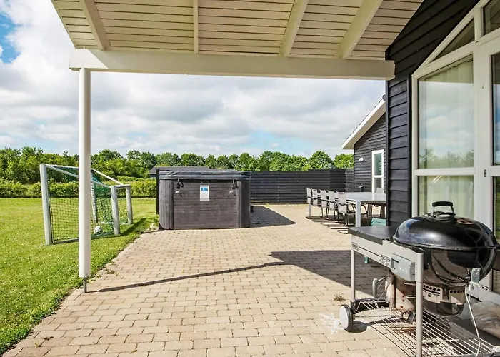 16 Person In Ansager-by Traum Nyaraló Ansager