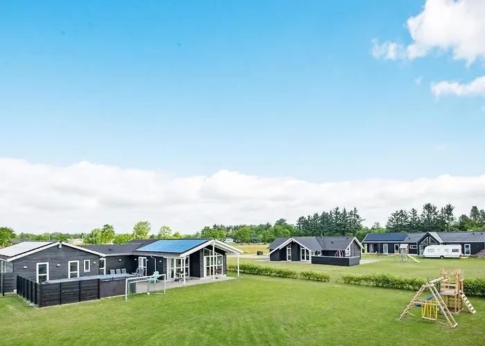 16 Person In Ansager-by Traum Nyaraló Ansager