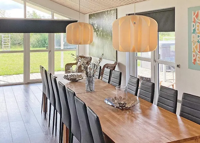 16 Person In Ansager-by Traum *