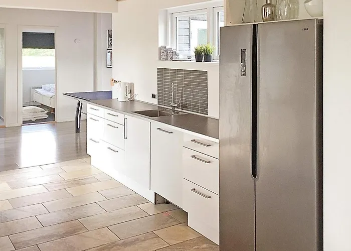 16 Person In Ansager-by Traum Nyaraló *