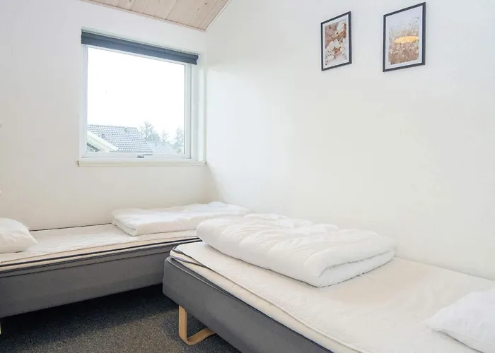 16 Person In Ansager-by Traum Nyaraló Ansager