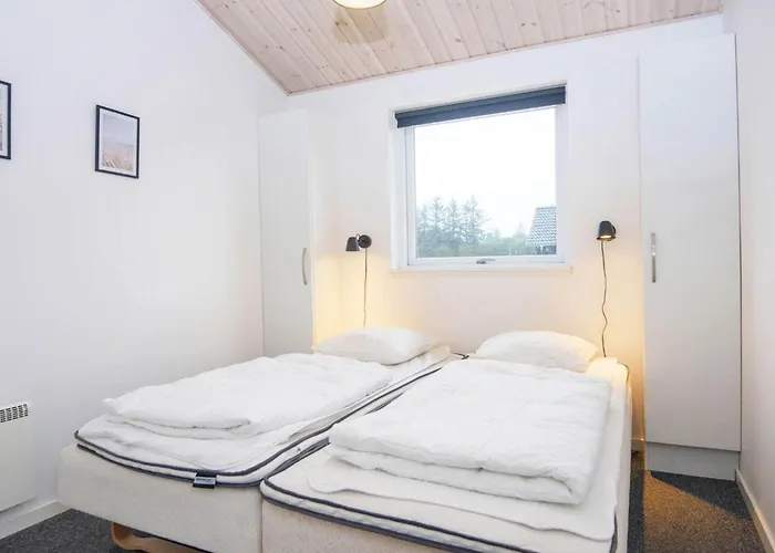 16 Person In Ansager-by Traum Nyaraló