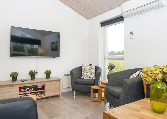 16 Person In Ansager-by Traum Nyaraló Ansager