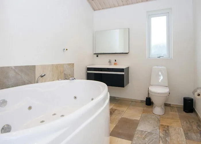 16 Person In Ansager-by Traum * Ansager