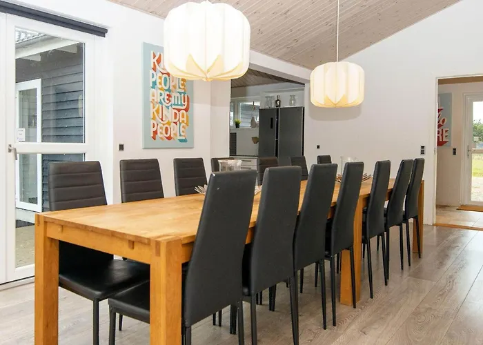 16 Person In Ansager-by Traum Ansager