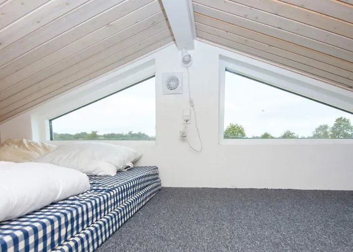 16 Person In Ansager-by Traum * Ansager