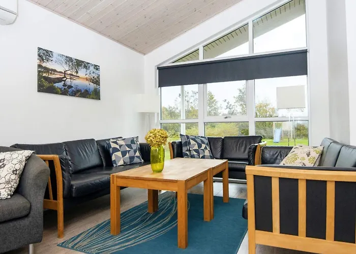 Nyaraló 16 Person In Ansager-by Traum *