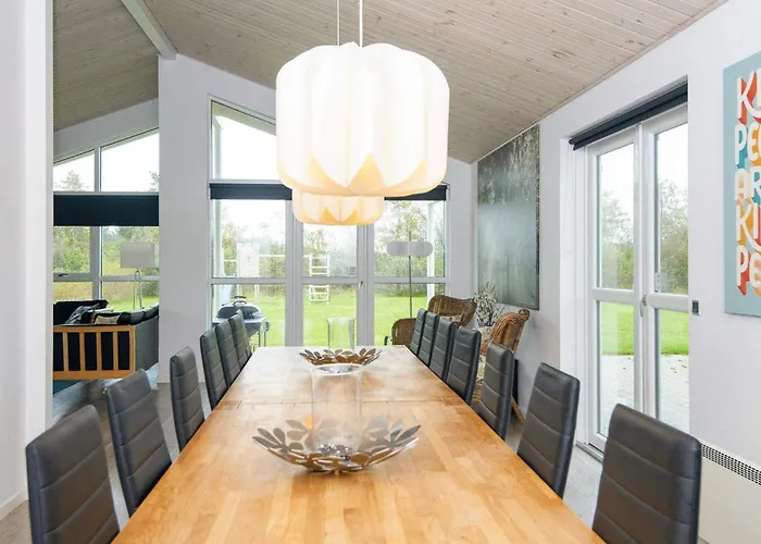 16 Person In Ansager-by Traum Nyaraló