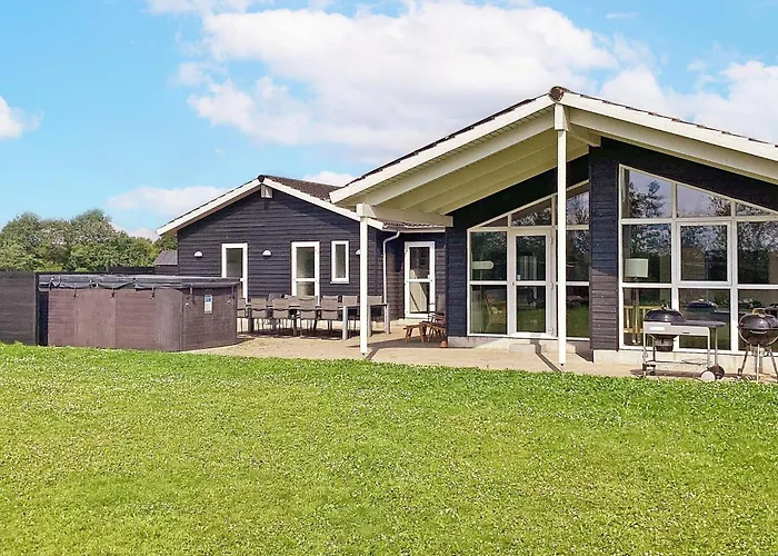 16 Person In Ansager-by Traum * Ansager