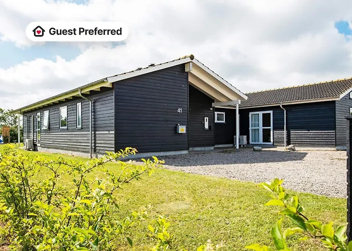 16 Person In Ansager-by Traum Nyaraló Ansager